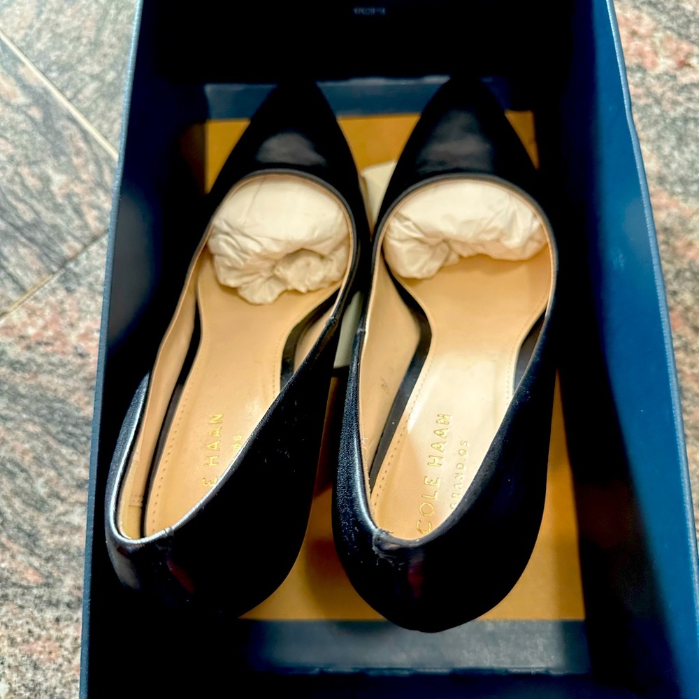 Worn a few time for work. Cole Hana heels